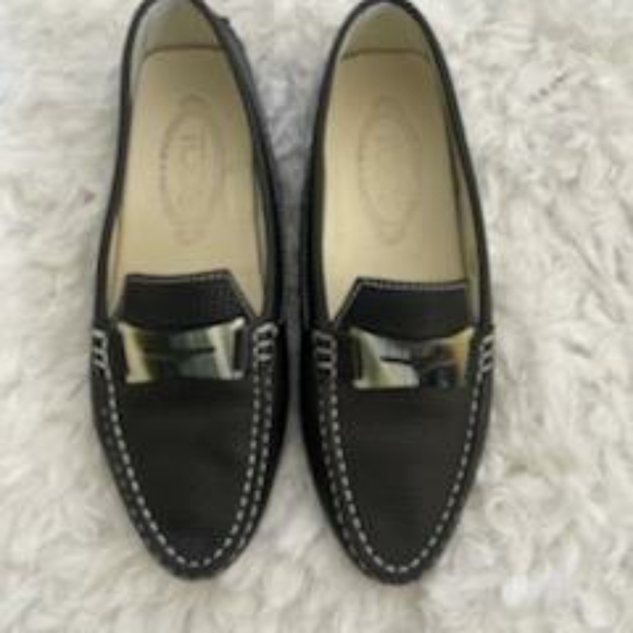 ❤️❤️❤️PRICE DROP❤️❤️❤️Tod's Black Driving Loafer - Picture 2 of 8